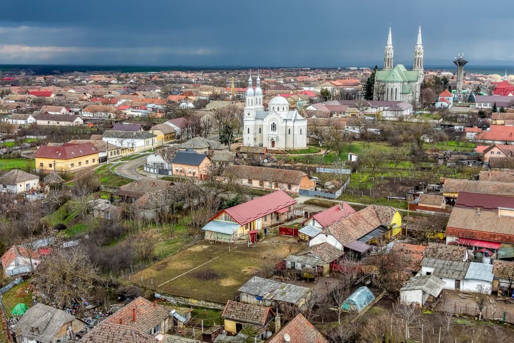 Casă în Vinga – restaurată Integral 2025 | 3 camere | teren generos De vânzare Casă în Vinga – restaurată Integral 2025 | 3 camere | teren generos în zona Arad 3 camere 2 dormitoare Arad 1