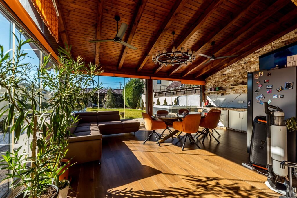 De vânzare Casă smart, independentă energetic | teren 720 mp | 5 camere în zona Aradul Nou 5 camere 4 dormitoare Arad 1