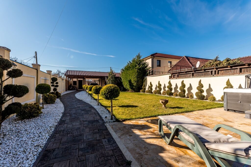 De vânzare Casă smart, independentă energetic | teren 720 mp | 5 camere în zona Aradul Nou 5 camere 4 dormitoare Arad 1