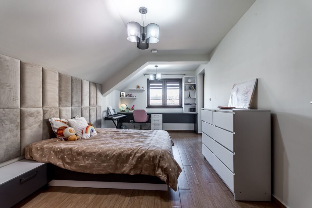 De vânzare Casă smart, independentă energetic | teren 720 mp | 5 camere în zona Aradul Nou 5 camere 4 dormitoare Arad 1