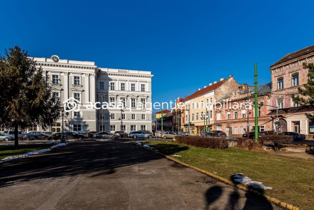 De vânzare Clădire ultracentrală Arad | lângă Teatru | NU este Monument! în zona Ultracentral Arad 1