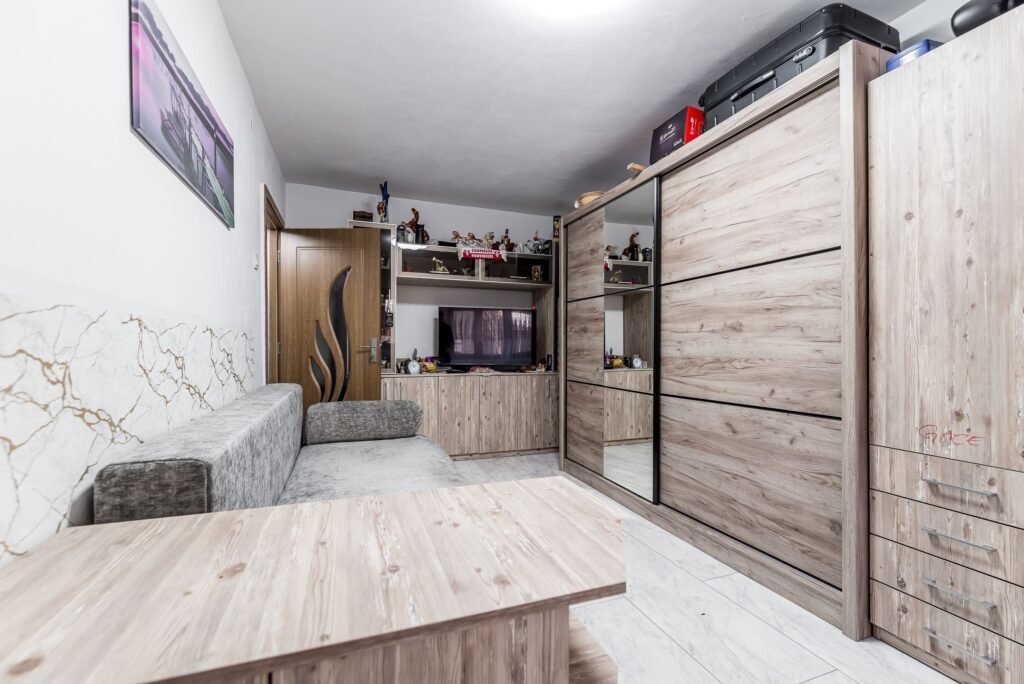 Garsoniera conf 1 – renovata complet – Vlaicu, Lebada – COMISION 0 De vânzare Garsoniera conf 1 - renovata complet - Vlaicu, Lebada - COMISION 0 în zona Aurel Vlaicu 1 camera Arad 1