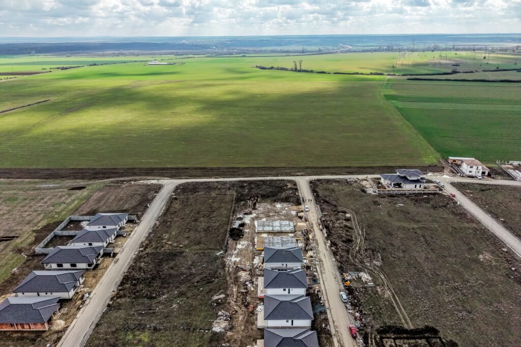 Teren 637 mp | 2 fronturi stradale | Cartier Via Carmina De vânzare Teren 637 mp | 2 fronturi stradale | Cartier Via Carmina în zona Arad Arad 1