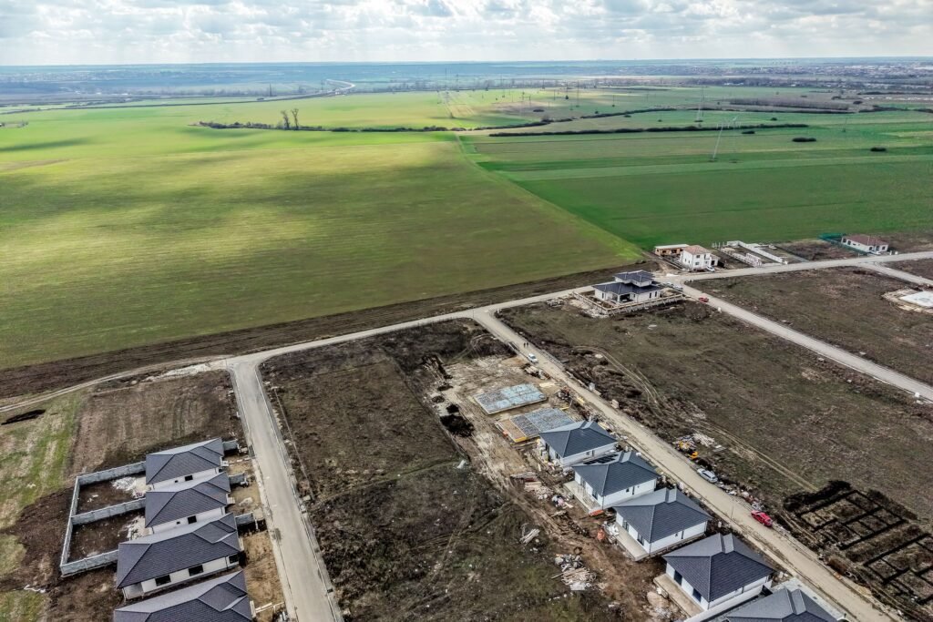 Teren 637 mp | 2 fronturi stradale | Cartier Via Carmina De vânzare Teren 637 mp | 2 fronturi stradale | Cartier Via Carmina în zona Arad Arad 1