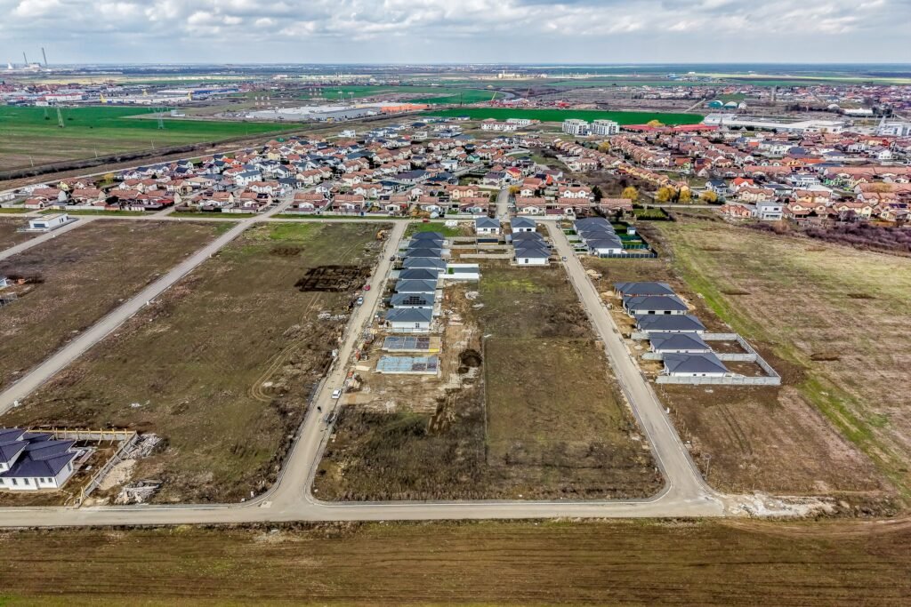 Teren 637 mp | 2 fronturi stradale | Cartier Via Carmina De vânzare Teren 637 mp | 2 fronturi stradale | Cartier Via Carmina în zona Arad Arad 1