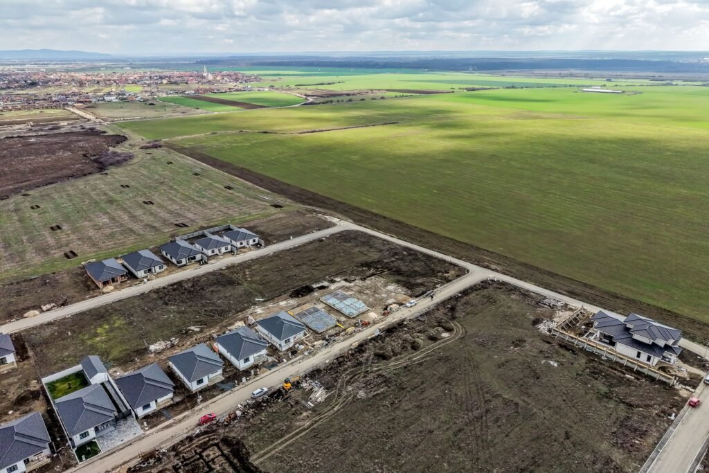 Teren 637 mp | 2 fronturi stradale | Cartier Via Carmina De vânzare Teren 637 mp | 2 fronturi stradale | Cartier Via Carmina în zona Arad Arad 1