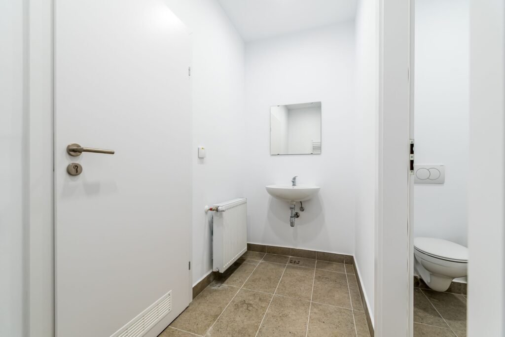 1202 mp – Hala industriala de inchiriat in Parc Industrial Arad De închiriat 1202 mp - Hala industriala de inchiriat in Parc Industrial Arad în zona Nord 2 camere Arad 1