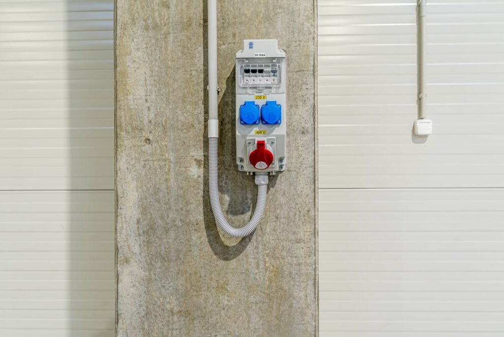 4646 mp – Hala industriala de inchiriat in Parc Industrial Arad De închiriat 4646 mp - Hala industriala de inchiriat in Parc Industrial Arad în zona Nord 12 camere Arad 1