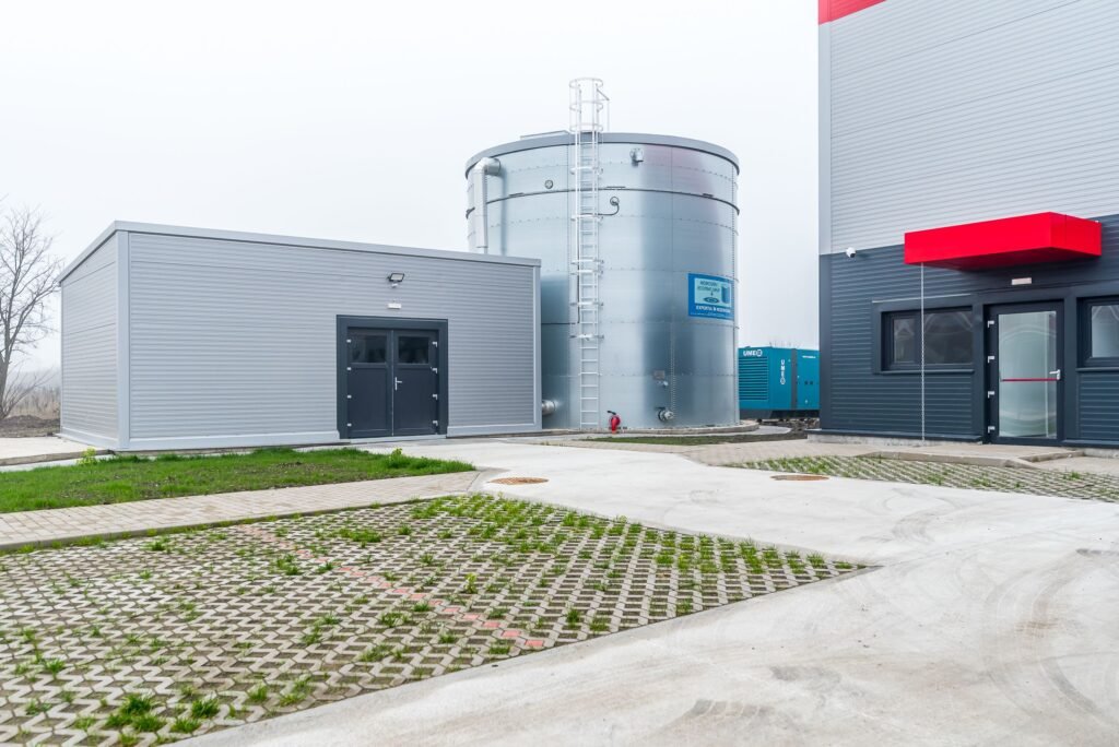 4646 mp – Hala industriala de inchiriat in Parc Industrial Arad De închiriat 4646 mp - Hala industriala de inchiriat in Parc Industrial Arad în zona Nord 12 camere Arad 1