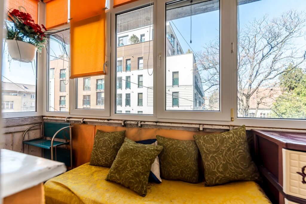 Apartament 2 camere Ultracentral – Bvd Revoluției, Etaj 1 – COMISION 0 De vânzare Apartament 2 camere Ultracentral – Bvd Revoluției, Etaj 1 - COMISION 0 în zona Ultracentral 2 camere 1 dormitor Arad 1