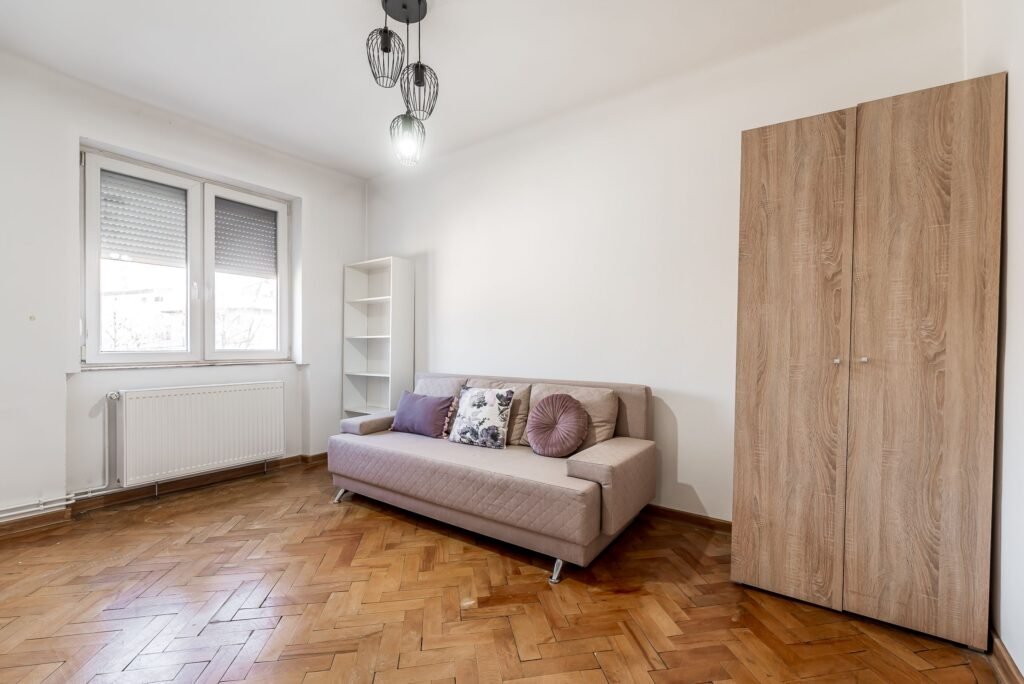 Apartament 2 camere decomandat, Podgoria – COMISION 0 De vânzare Apartament 2 camere decomandat, Podgoria - COMISION 0 în zona Podgoria 2 camere 1 dormitor Arad 1