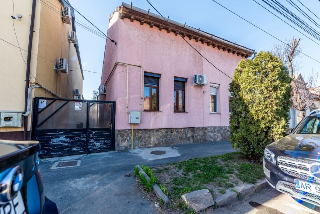 De vânzare Apartament 2 camere in Parneava în zona Parneava 2 camere 2 dormitoare Arad 1