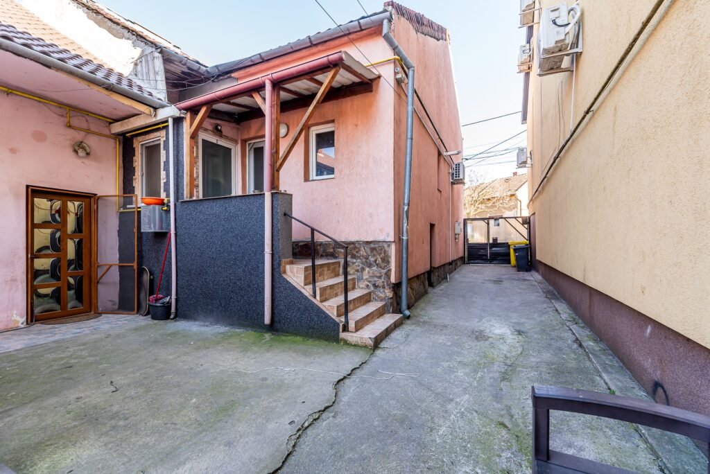 De vânzare Apartament 2 camere in Parneava în zona Parneava 2 camere 2 dormitoare Arad 1