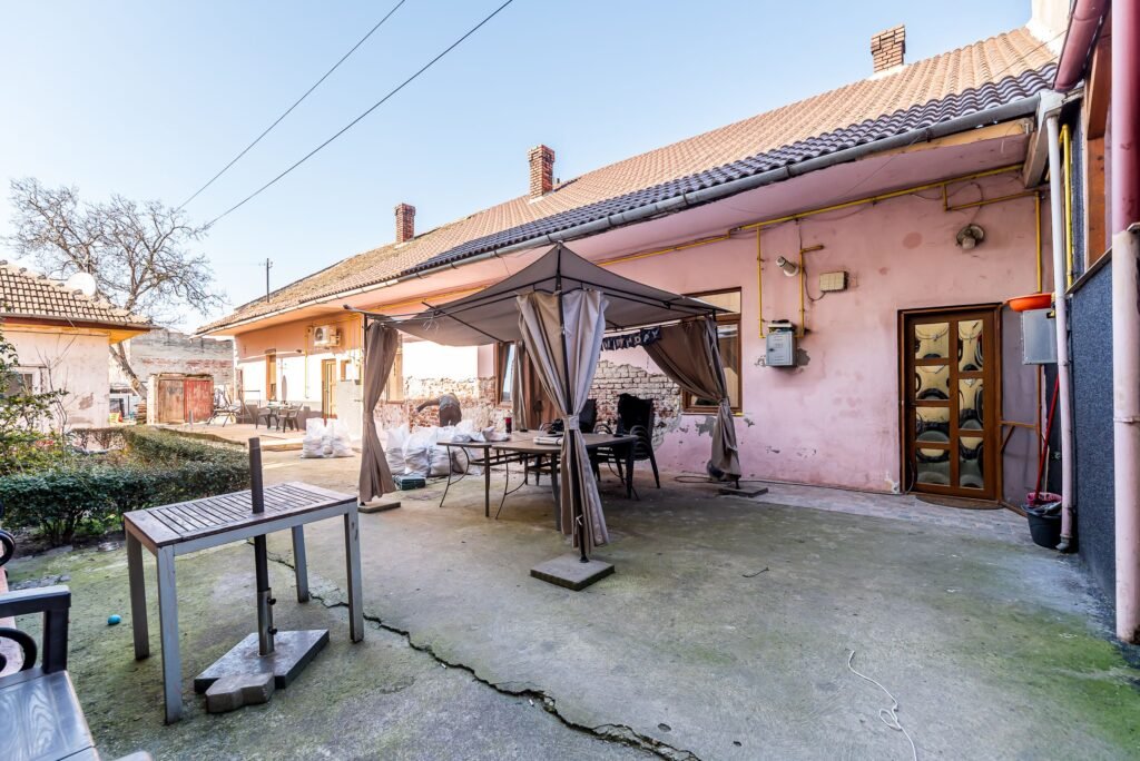 De vânzare Apartament 2 camere in Parneava în zona Parneava 2 camere 2 dormitoare Arad 1