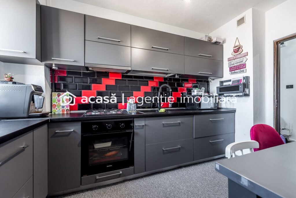 Apartament amenajat cu 2 camere, decomandat la Intim Comision 0 De vânzare Apartament amenajat cu 2 camere, decomandat la Intim Comision 0 în zona Intim 2 camere 1 dormitor Arad 1