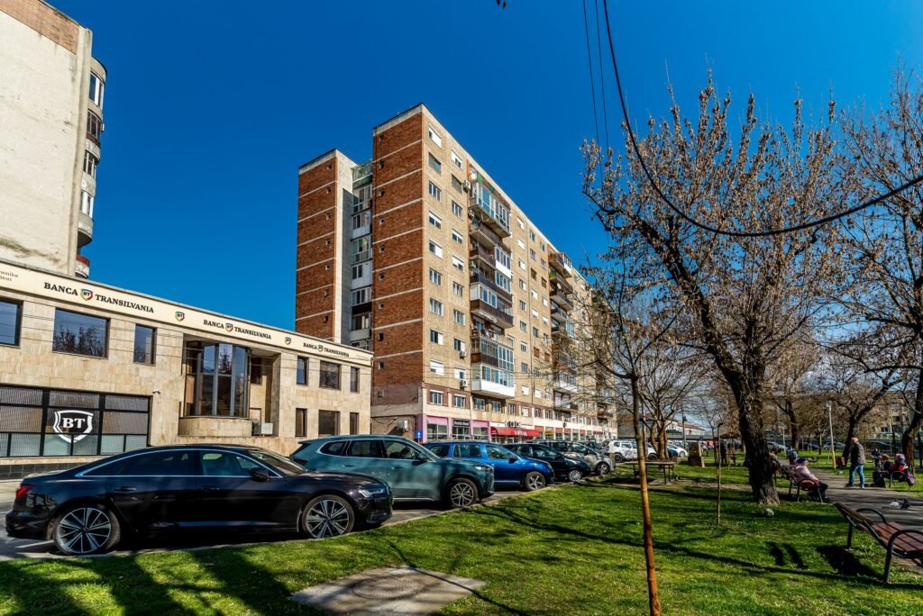 Apartament cu 3 camere în Podgoria Arad, vedere frumoasă, 2 balcoane De vânzare Apartament cu 3 camere în Podgoria Arad, vedere frumoasă, 2 balcoane în zona Podgoria 3 camere 2 dormitoare Arad 1