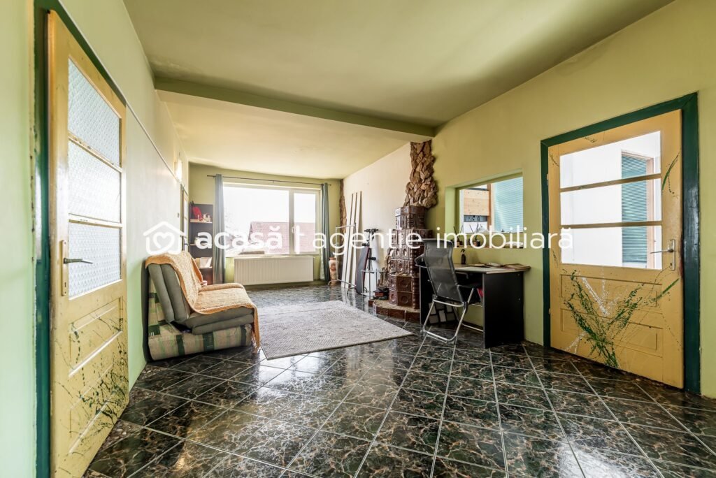 Apartament spatios cu potential enorm in Gradiste Comision 0% De vânzare Apartament spatios cu potential enorm in Gradiste Comision 0% în zona Gradiste 4 camere 3 dormitoare Arad 1