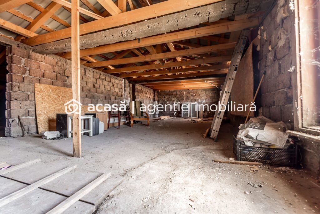 Apartament spatios cu potential enorm in Gradiste Comision 0% De vânzare Apartament spatios cu potential enorm in Gradiste Comision 0% în zona Gradiste 4 camere 3 dormitoare Arad 1