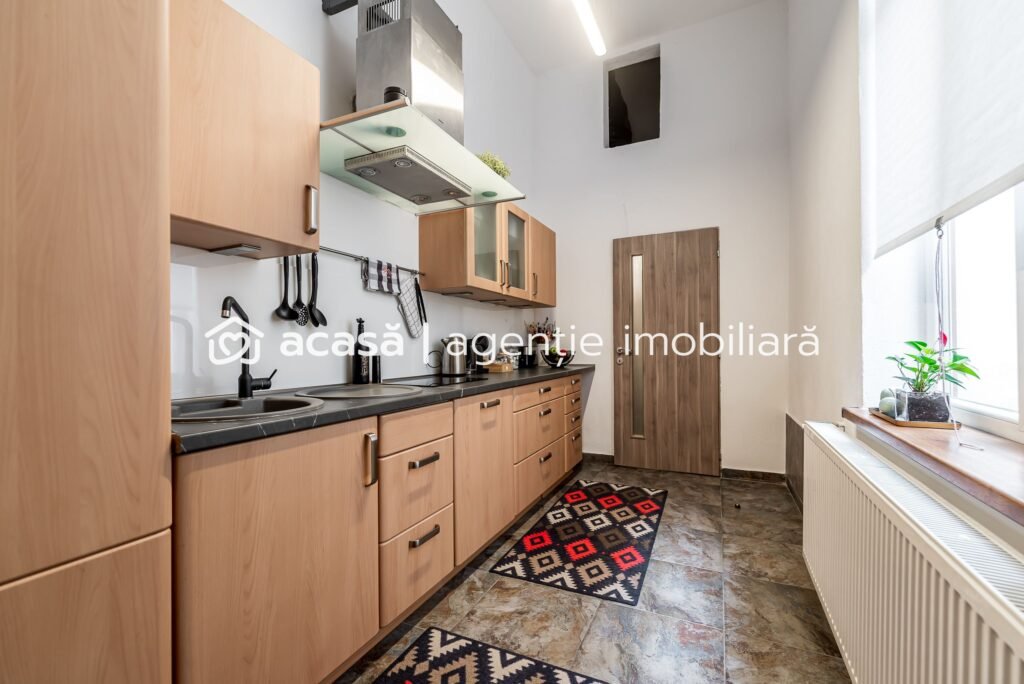 Apartament tip Loft ultracentral | parter | 90 mp | pe 2 niveluri De vânzare Apartament tip Loft ultracentral | parter | 90 mp | pe 2 niveluri în zona Central 1 camera 1 dormitor Arad 1