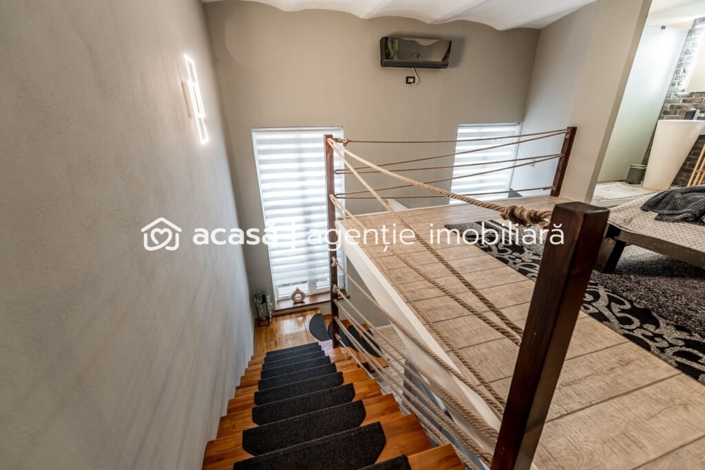 Apartament tip Loft ultracentral | parter | 90 mp | pe 2 niveluri De vânzare Apartament tip Loft ultracentral | parter | 90 mp | pe 2 niveluri în zona Central 1 camera 1 dormitor Arad 1