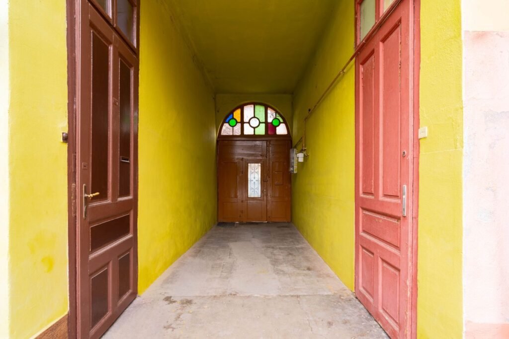 De vânzare Apartament ultracentral Arad – 468 mp teren propriu, garaj, acces auto în zona Ultracentral 4 camere 3 dormitoare Arad 1