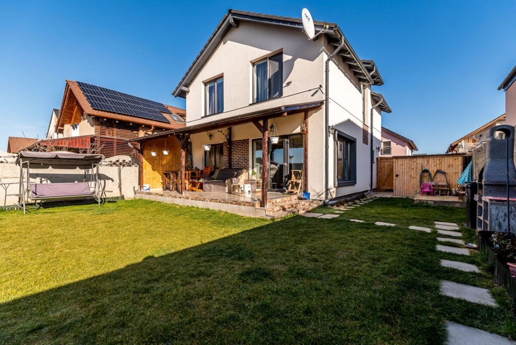 Casă 4 camere 2024 – Cartier Via Carmina, Vladimirescu – COMISION 0 De vânzare Casă 4 camere 2024 – Cartier Via Carmina, Vladimirescu - COMISION 0 în zona Arad 4 camere 3 dormitoare Arad 1