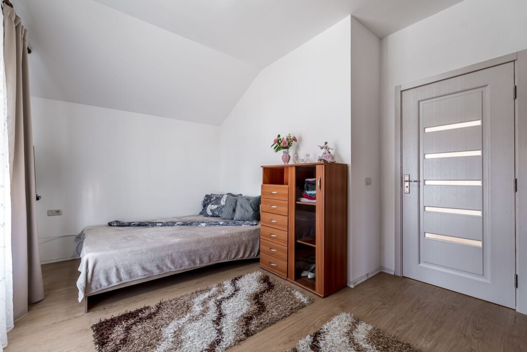 Casă 4 camere 2024 – Cartier Via Carmina, Vladimirescu – COMISION 0 De vânzare Casă 4 camere 2024 – Cartier Via Carmina, Vladimirescu - COMISION 0 în zona Arad 4 camere 3 dormitoare Arad 1