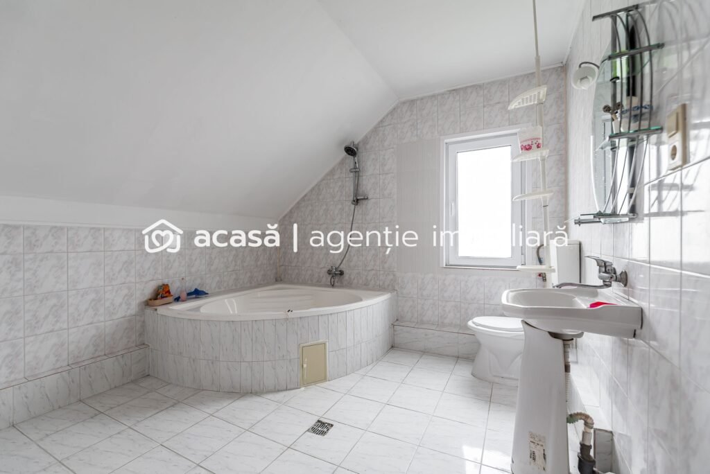 Casă 5 camere Aradul Nou Zona Tabacovici. Teren 360 mp și garaj De vânzare Casă 5 camere Aradul Nou Zona Tabacovici. Teren 360 mp și garaj în zona Aradul Nou 5 camere 4 dormitoare Arad 1