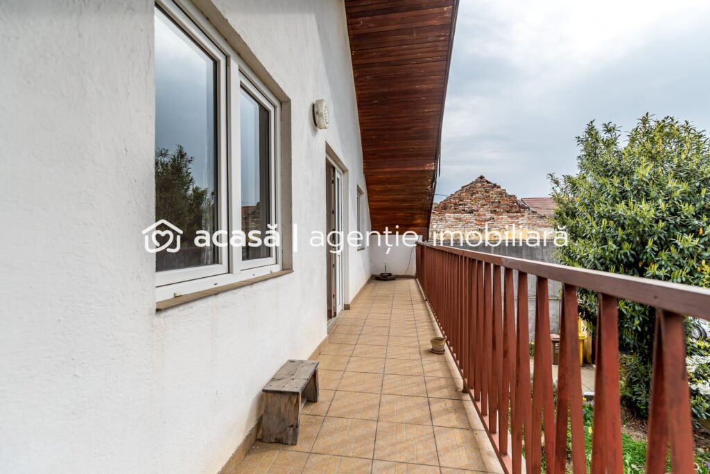 Casă 5 camere Aradul Nou Zona Tabacovici. Teren 360 mp și garaj De vânzare Casă 5 camere Aradul Nou Zona Tabacovici. Teren 360 mp și garaj în zona Aradul Nou 5 camere 4 dormitoare Arad 1