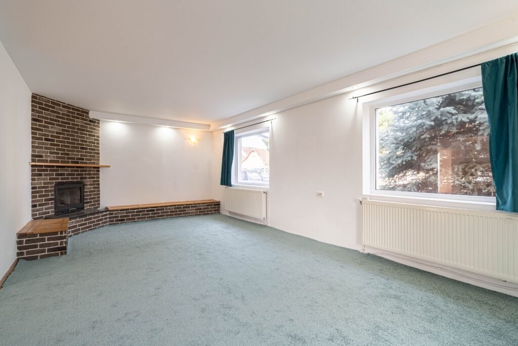 Casă de vânzare – zonă Poltura De vânzare Casă de vânzare – zonă Poltura în zona Poltur 4 camere 3 dormitoare Arad 1