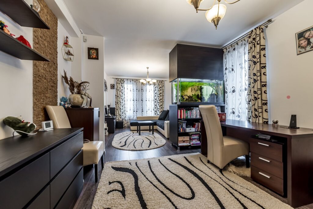 Casă în Westfield | 140 mp utili | P+M | 3 camere | curte + anexe De vânzare Casă în Westfield | 140 mp utili | P+M | 3 camere | curte + anexe în zona Gai 4 camere 3 dormitoare Arad 1