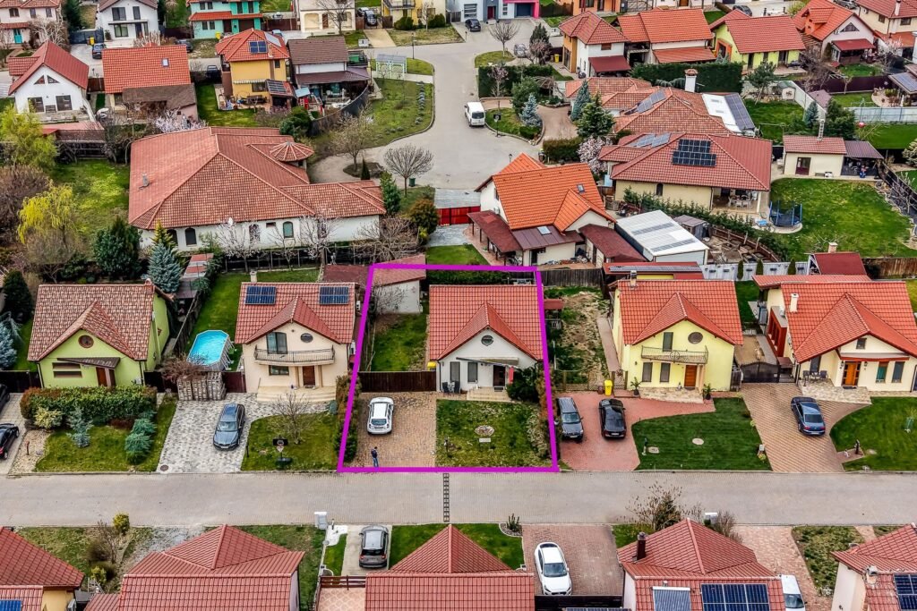 Casă în Westfield | 140 mp utili | P+M | 3 camere | curte + anexe De vânzare Casă în Westfield | 140 mp utili | P+M | 3 camere | curte + anexe în zona Gai 4 camere 3 dormitoare Arad 1