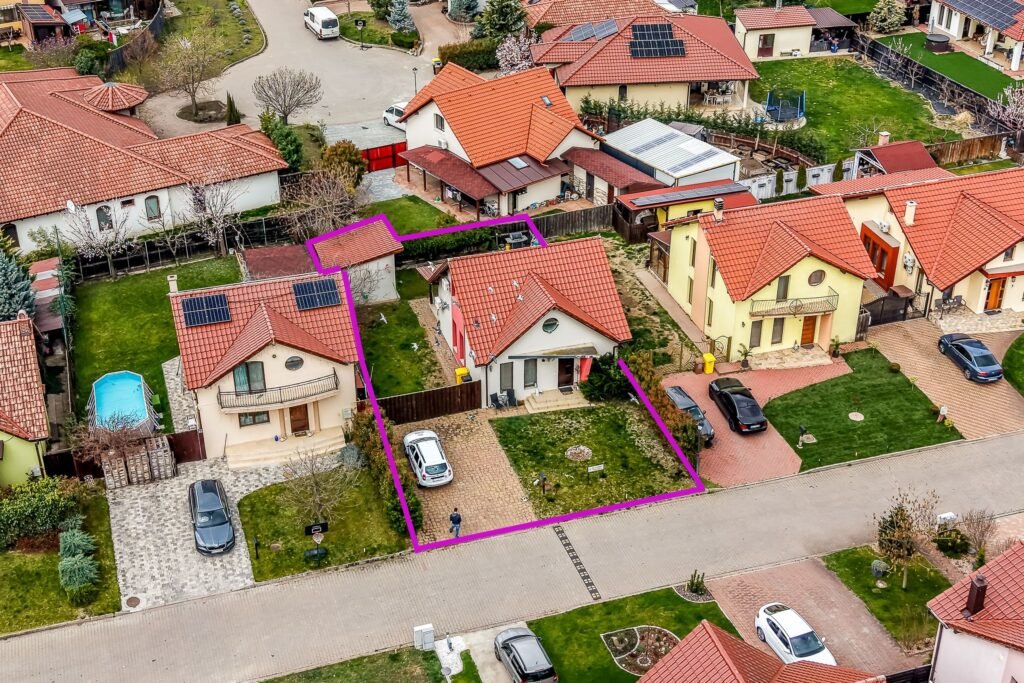 Casă în Westfield | 140 mp utili | P+M | 3 camere | curte + anexe De vânzare Casă în Westfield | 140 mp utili | P+M | 3 camere | curte + anexe în zona Gai 4 camere 3 dormitoare Arad 1