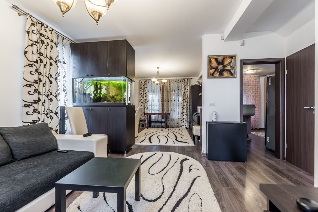 Casă în Westfield | 140 mp utili | P+M | 3 camere | curte + anexe De vânzare Casă în Westfield | 140 mp utili | P+M | 3 camere | curte + anexe în zona Gai 4 camere 3 dormitoare Arad 1