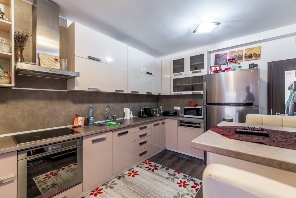 Casă în Westfield | 140 mp utili | P+M | 3 camere | curte + anexe De vânzare Casă în Westfield | 140 mp utili | P+M | 3 camere | curte + anexe în zona Gai 4 camere 3 dormitoare Arad 1