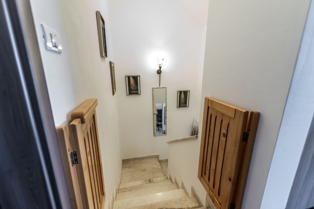 Casă în Westfield | 140 mp utili | P+M | 3 camere | curte + anexe De vânzare Casă în Westfield | 140 mp utili | P+M | 3 camere | curte + anexe în zona Gai 4 camere 3 dormitoare Arad 1