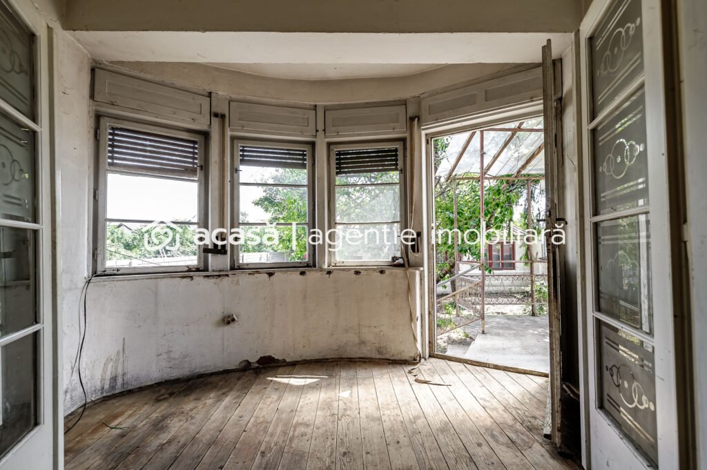 Casă pe Dorobanților | 716 mp teren | centrală gaz | Pârneava De vânzare Casă pe Dorobanților | 716 mp teren | centrală gaz | Pârneava în zona Parneava 5 camere 3 dormitoare Arad 1