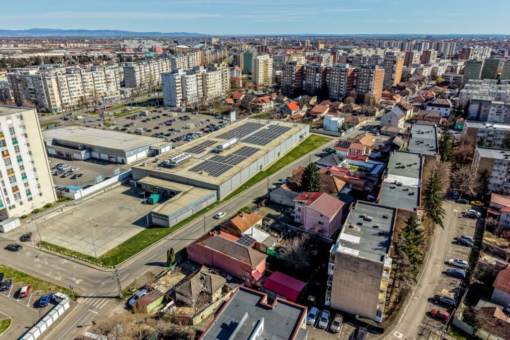 Casă spațioasă în mijlocul orasului, Str. Constantin Brâncuși De vânzare Casă spațioasă în mijlocul orasului, Str. Constantin Brâncuși în zona Aurel Vlaicu 7 camere 5 dormitoare Arad 1