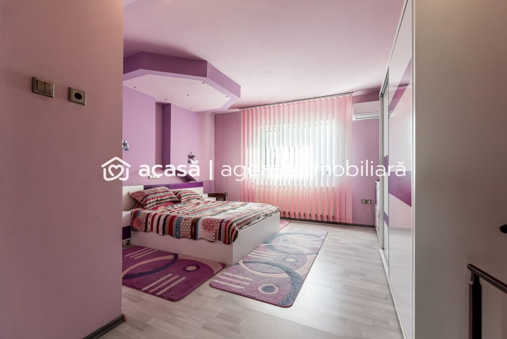 De vânzare Casă spațioasă în mijlocul orasului, Str. Constantin Brâncuși în zona Aurel Vlaicu 7 camere 5 dormitoare Arad 1