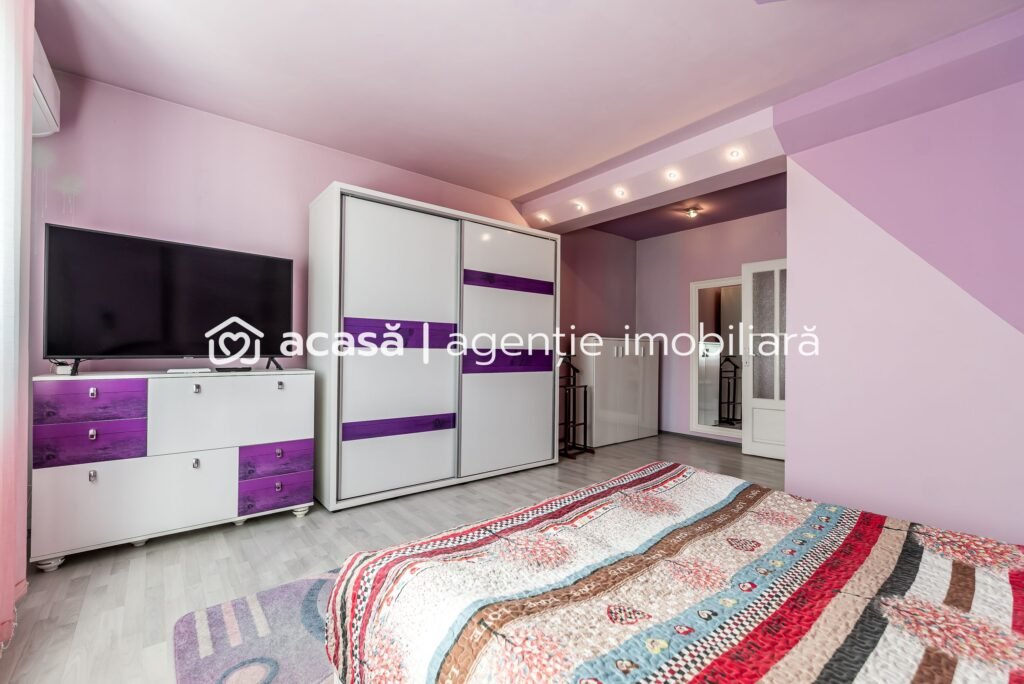 De vânzare Casă spațioasă în mijlocul orasului, Str. Constantin Brâncuși în zona Aurel Vlaicu 7 camere 5 dormitoare Arad 1