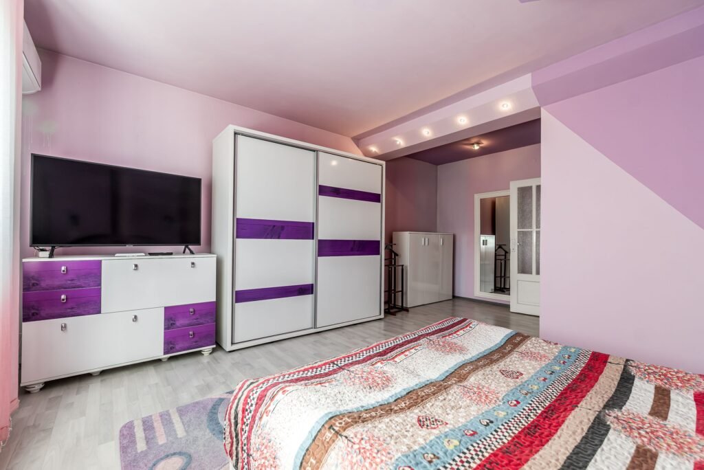 Casă spațioasă în mijlocul orasului, Str. Constantin Brâncuși De vânzare Casă spațioasă în mijlocul orasului, Str. Constantin Brâncuși în zona Aurel Vlaicu 7 camere 5 dormitoare Arad 1