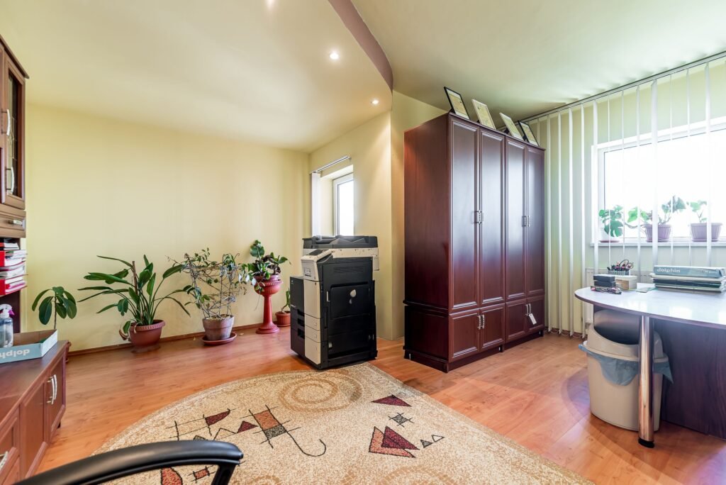 Casă spațioasă în mijlocul orasului, Str. Constantin Brâncuși De vânzare Casă spațioasă în mijlocul orasului, Str. Constantin Brâncuși în zona Aurel Vlaicu 7 camere 5 dormitoare Arad 1