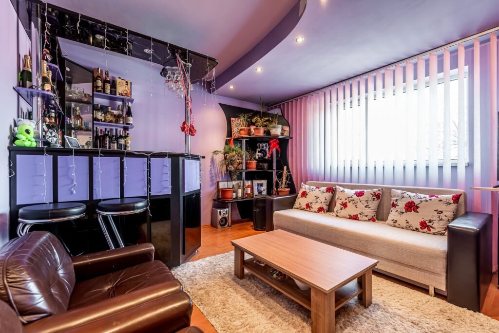 Casă spațioasă în mijlocul orasului, Str. Constantin Brâncuși De vânzare Casă spațioasă în mijlocul orasului, Str. Constantin Brâncuși în zona Aurel Vlaicu 7 camere 5 dormitoare Arad 1