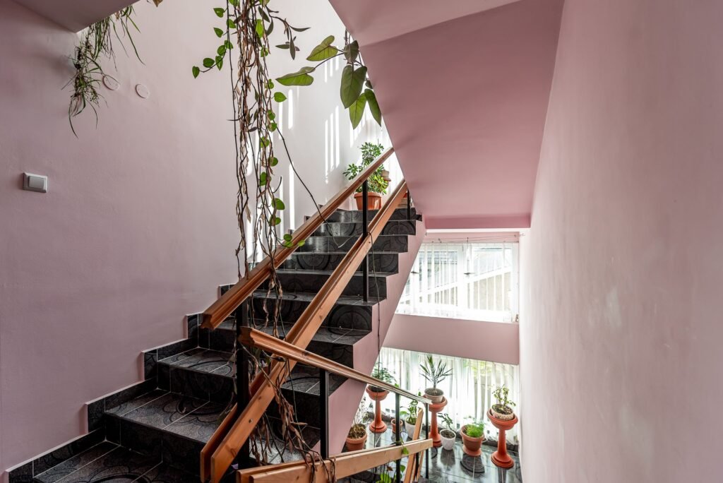 Casă spațioasă în mijlocul orasului, Str. Constantin Brâncuși De vânzare Casă spațioasă în mijlocul orasului, Str. Constantin Brâncuși în zona Aurel Vlaicu 7 camere 5 dormitoare Arad 1