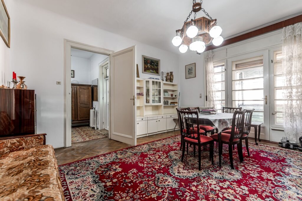 Etaj întreg vis-à-vis de Tribunalul Arad | 269 mp | Demisol privat De vânzare Etaj întreg vis-à-vis de Tribunalul Arad | 269 mp | Demisol privat în zona Ultracentral 3 camere 2 dormitoare Arad 1