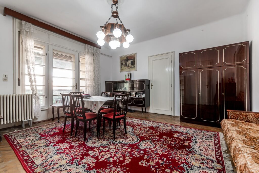 Etaj întreg vis-à-vis de Tribunalul Arad | 269 mp | Demisol privat De vânzare Etaj întreg vis-à-vis de Tribunalul Arad | 269 mp | Demisol privat în zona Ultracentral 3 camere 2 dormitoare Arad 1