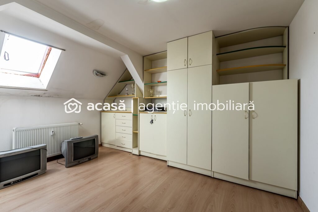 De vânzare Locuință și Business pe Str. L. Blaga, Arad, Spațiu + Apartament în zona Central 5 camere 3 dormitoare Arad 1