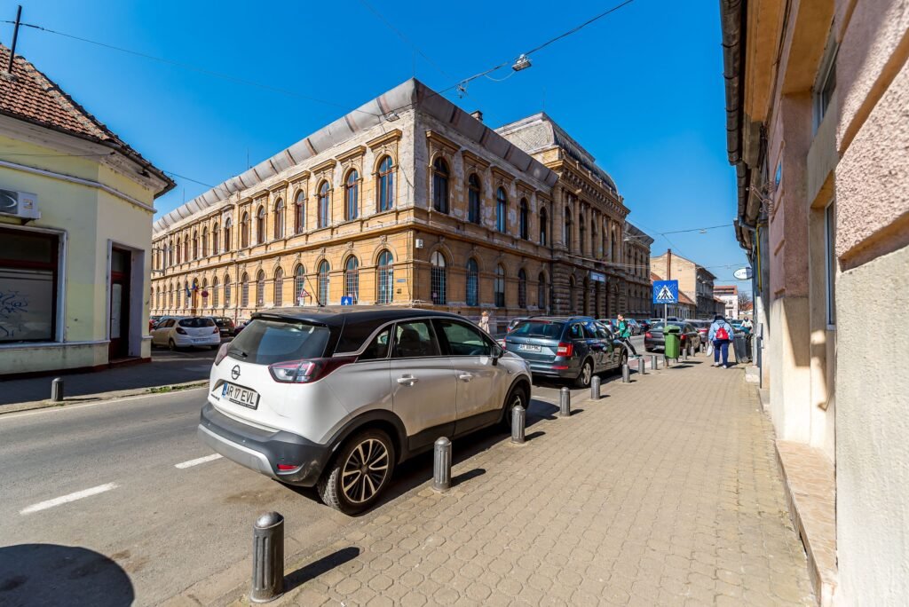 Locuință și Business pe Str. N. Blaga, Arad, Spațiu + Apartament De vânzare Locuință și Business pe Str. N. Blaga, Arad, Spațiu + Apartament în zona Central 5 camere 3 dormitoare Arad 1
