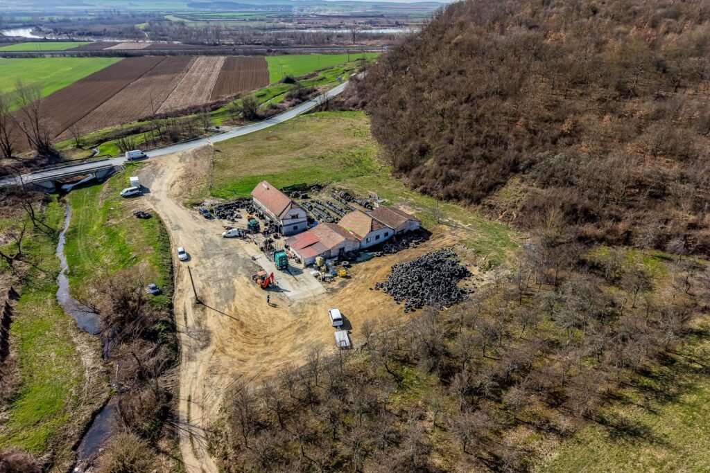 De vânzare Oportunitate Investitie! Proprietate comerciala/industriala în Paulis în zona Arad 6 camere Arad 1