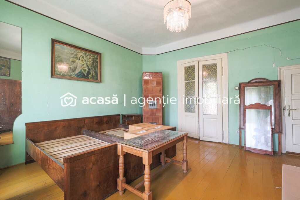 Proprietate cu vad excelent,  lângă Spitalul Județean Arad. De vânzare Proprietate cu vad excelent,  lângă Spitalul Județean Arad. în zona Parneava 5 camere 3 dormitoare Arad 1